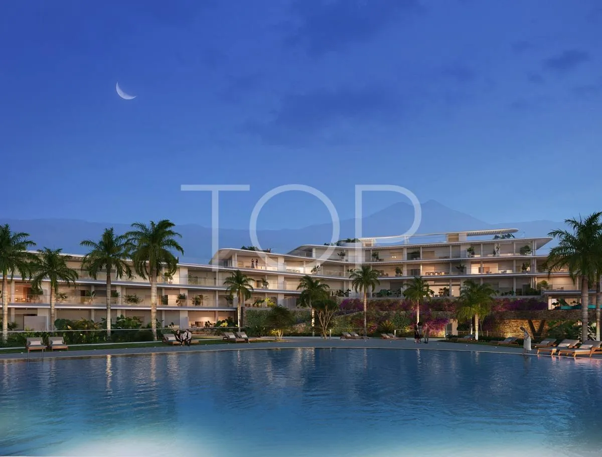 Beautiful two-bedroom apartment with private pool in a prime location in Playa San Juan
