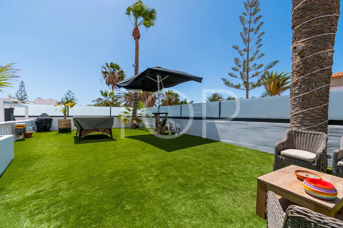 Elegante renovierte Villa mit drei Schlafzimmern, Innenpool und Garten