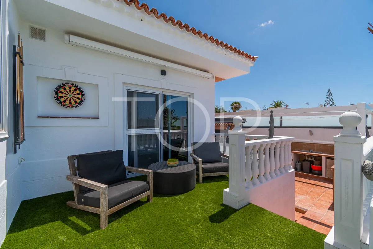 Elegante renovierte Villa mit drei Schlafzimmern, Innenpool und Garten
