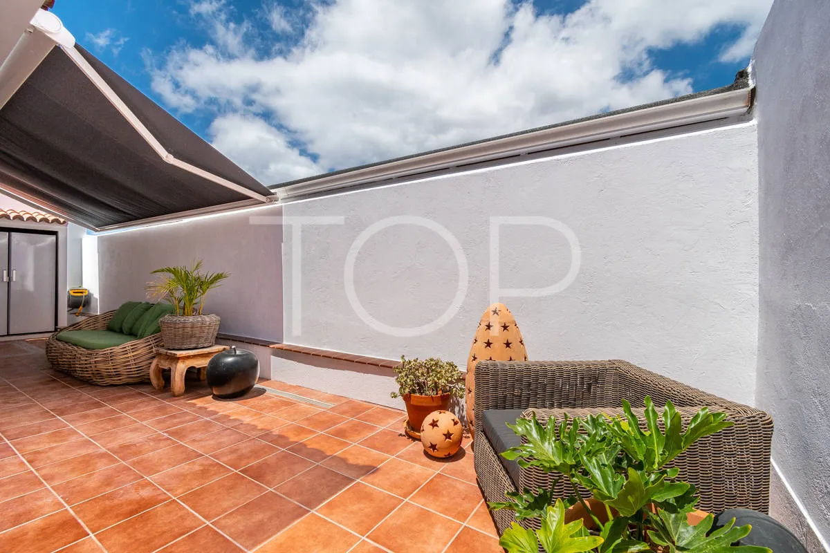 Elegante renovierte Villa mit drei Schlafzimmern, Innenpool und Garten