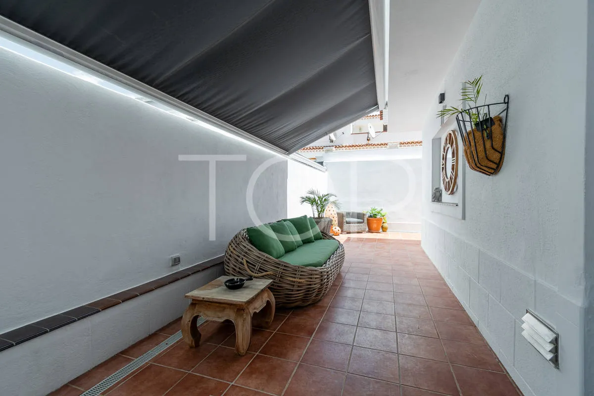 Elegante renovierte Villa mit drei Schlafzimmern, Innenpool und Garten