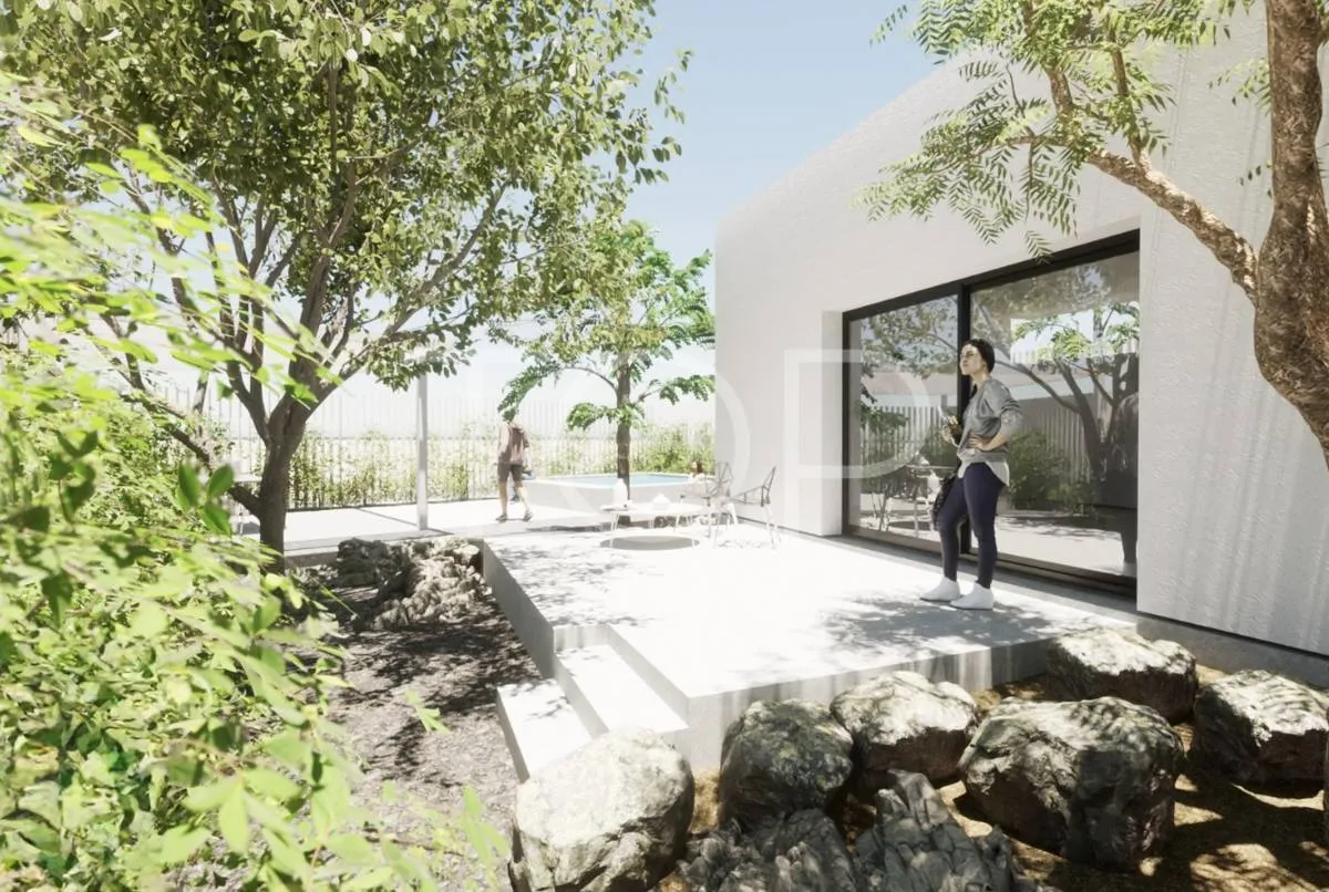 Städtisches Grundstück mit geplanter Villa, Pool und Erweiterungspotenzial im Wohngebiet