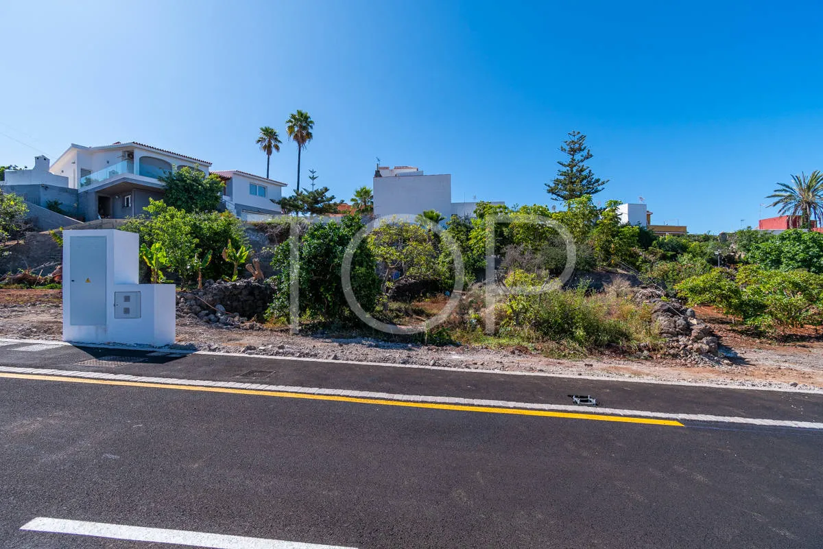 Urban plot with planned villa, pool and expansion potential in residential area