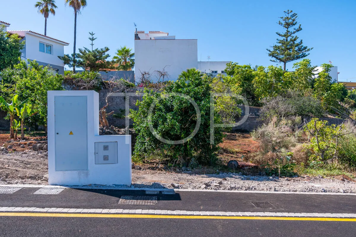 Urban plot with planned villa, pool and expansion potential in residential area