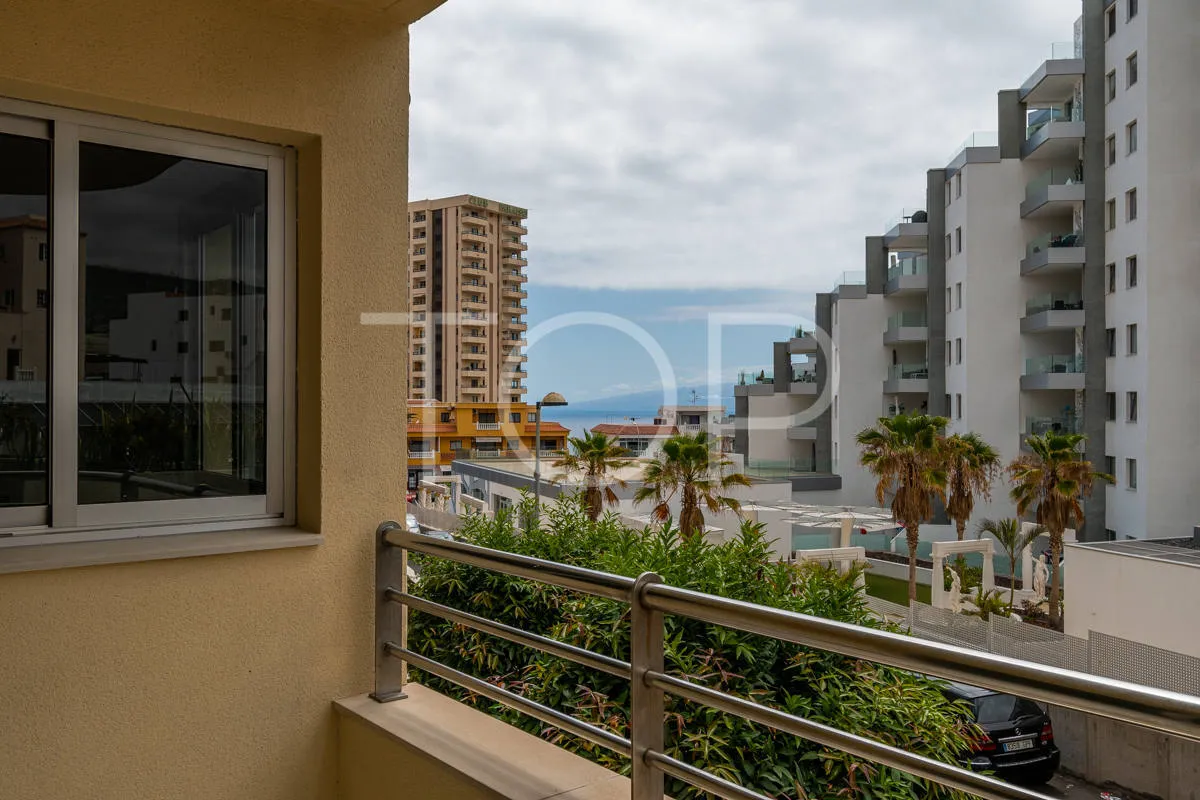 Hübsche, neu renovierte Wohnung mit zwei Schlafzimmern in bester Lage in Playa Paraiso