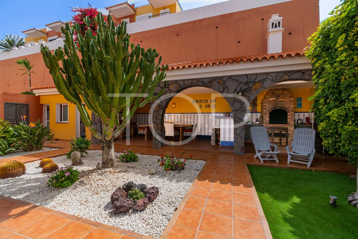 Reihenhaus mit Panoramablick auf das Meer und privatem Pool in privilegierter Lage in Roque del Conde