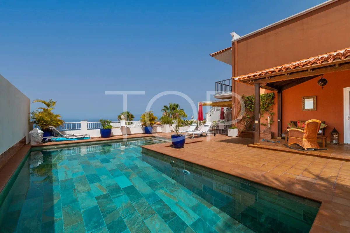 Reihenhaus mit Panoramablick auf das Meer und privatem Pool in privilegierter Lage in Roque del Conde