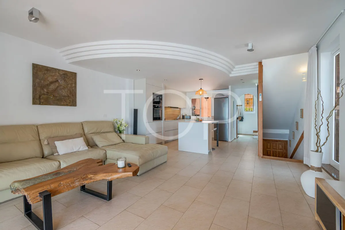 Reihenhaus mit Panoramablick auf das Meer und privatem Pool in privilegierter Lage in Roque del Conde
