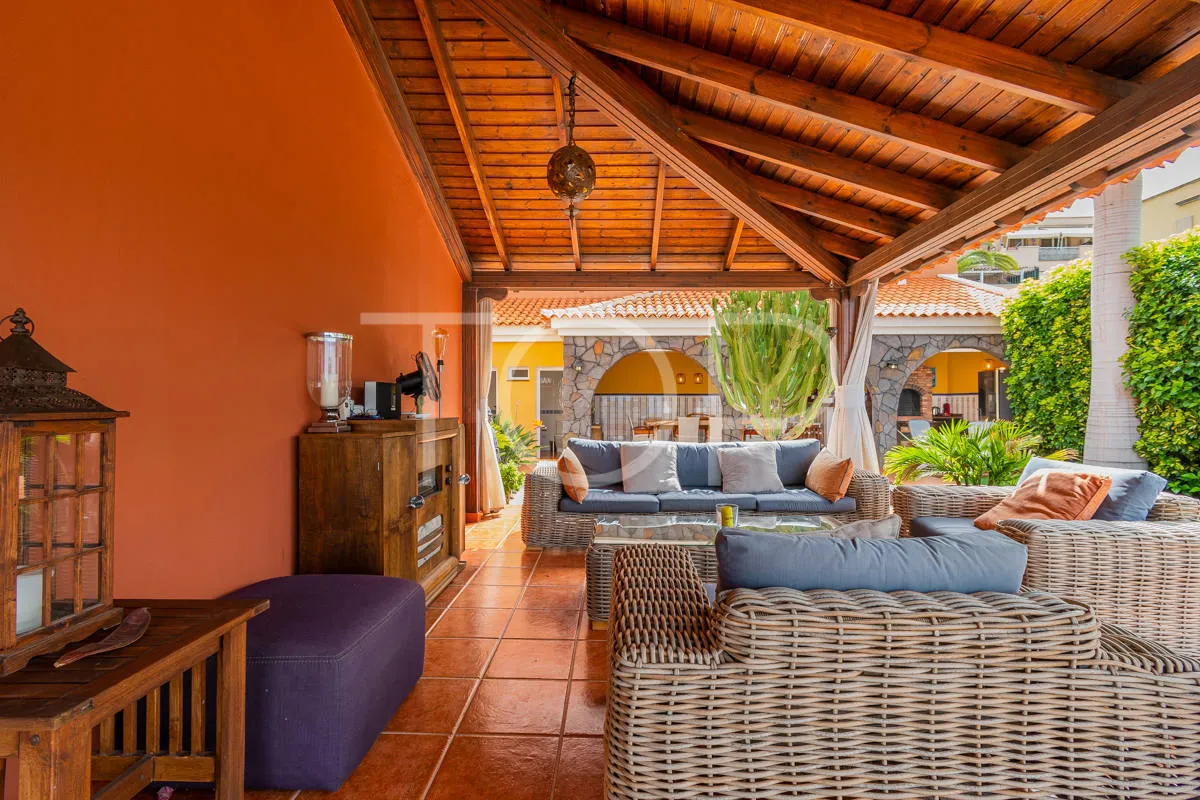 Reihenhaus mit Panoramablick auf das Meer und privatem Pool in privilegierter Lage in Roque del Conde