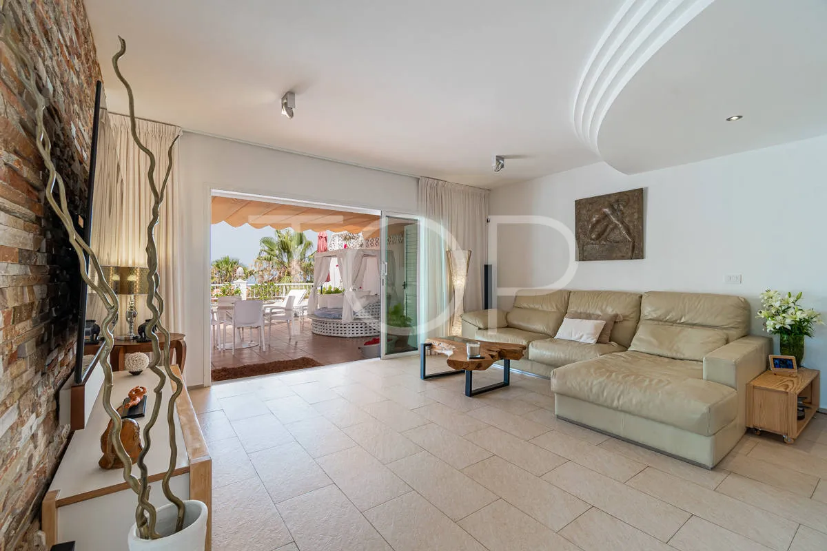 Reihenhaus mit Panoramablick auf das Meer und privatem Pool in privilegierter Lage in Roque del Conde