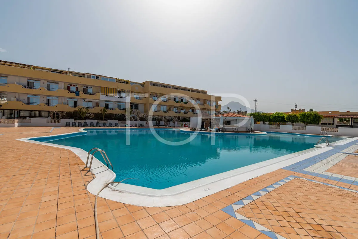 Refurbished townhouse with terraces and sea views in Playa Paraíso