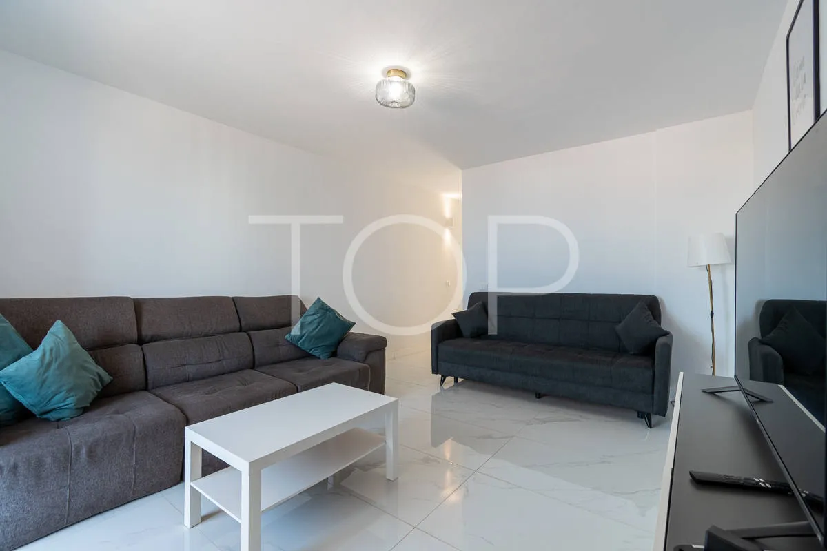 Refurbished townhouse with terraces and sea views in Playa Paraíso