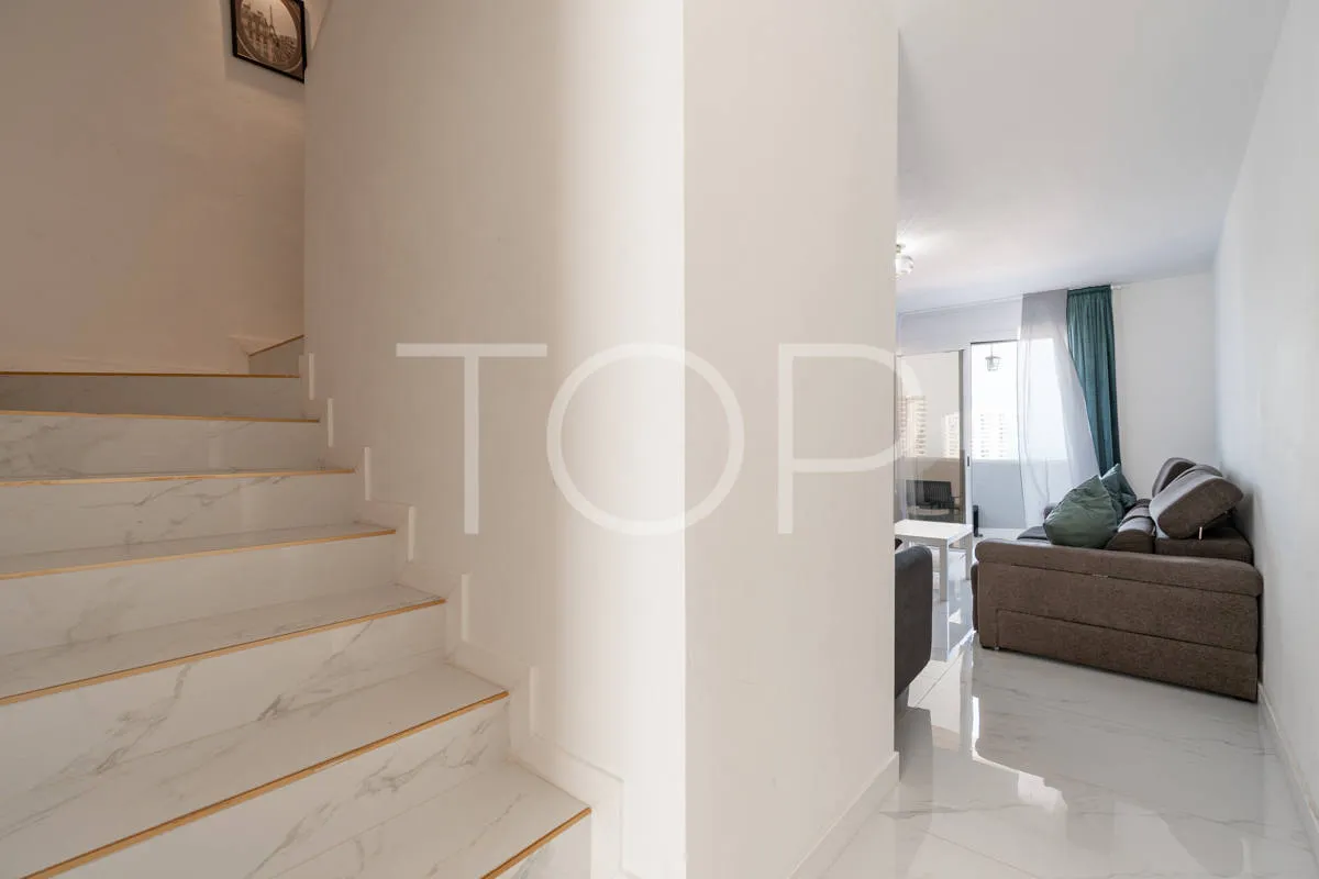 Refurbished townhouse with terraces and sea views in Playa Paraíso