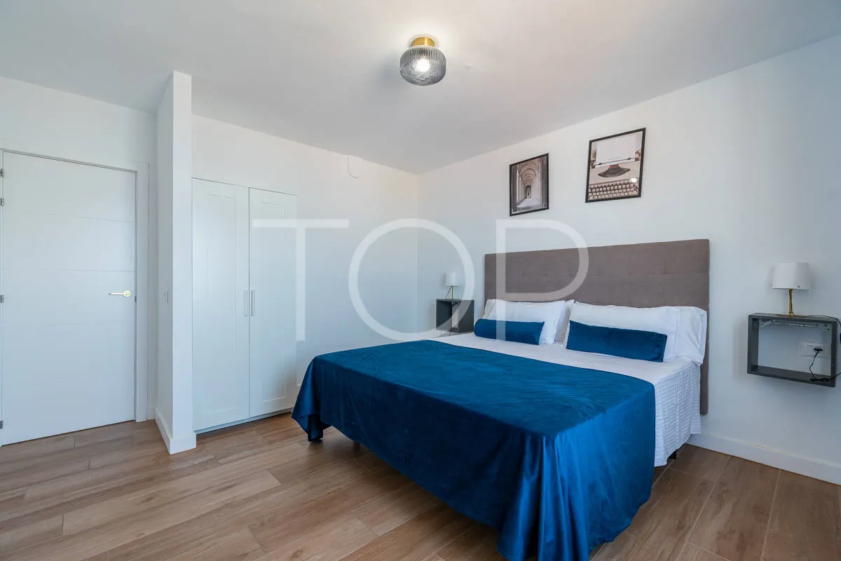 Refurbished townhouse with terraces and sea views in Playa Paraíso