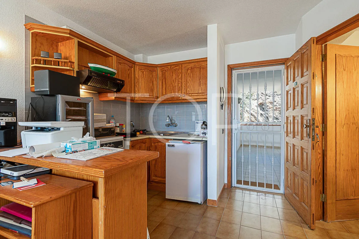 Two-bedroom apartment with spectacular sea and mountain views in Los Cristianos