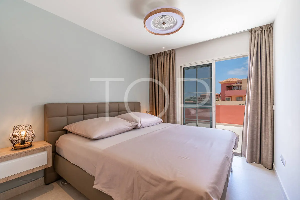 Elegant renovated penthouse with sea views in the exclusive area of El Duque, Costa Adeje