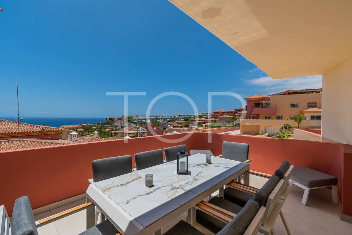 Elegant renovated penthouse with sea views in the exclusive area of El Duque, Costa Adeje