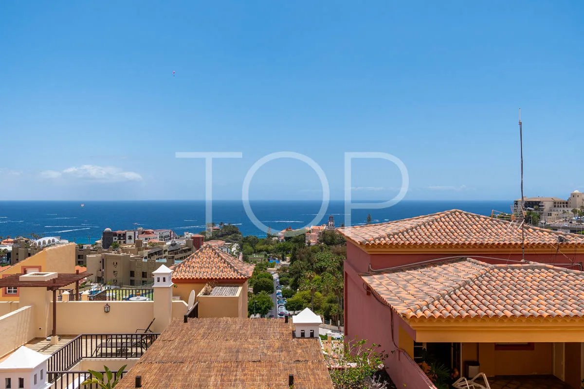 Elegant renovated penthouse with sea views in the exclusive area of El Duque, Costa Adeje