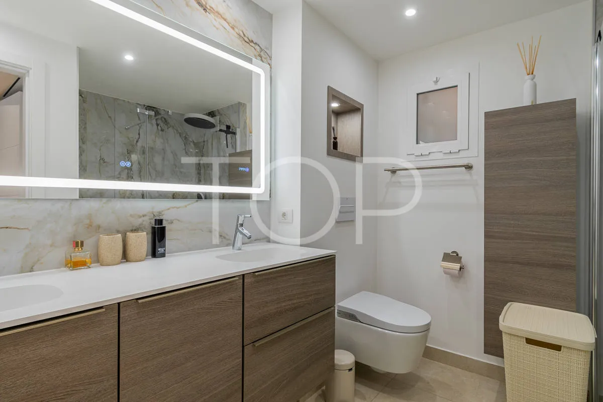 Elegant renovated penthouse with sea views in the exclusive area of El Duque, Costa Adeje