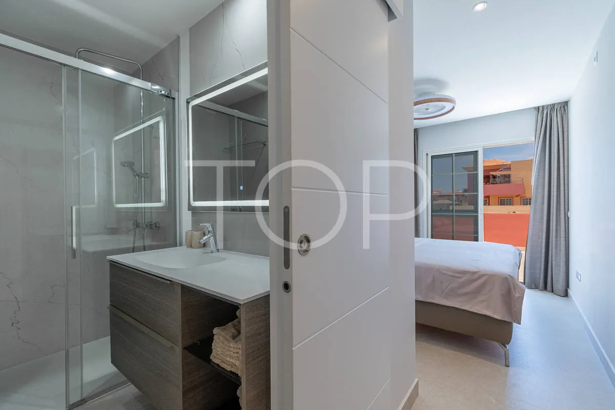 Elegant renovated penthouse with sea views in the exclusive area of El Duque, Costa Adeje