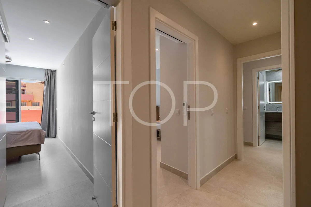 Elegant renovated penthouse with sea views in the exclusive area of El Duque, Costa Adeje