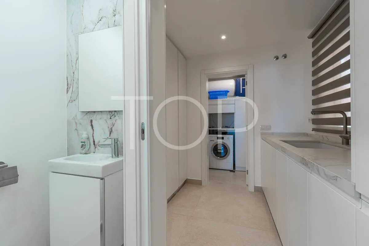 Elegant renovated penthouse with sea views in the exclusive area of El Duque, Costa Adeje