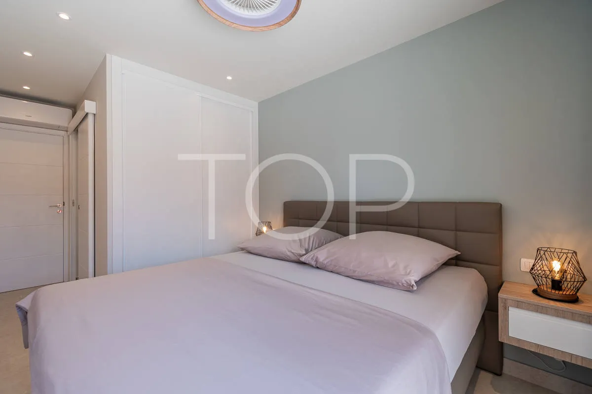 Elegant renovated penthouse with sea views in the exclusive area of El Duque, Costa Adeje