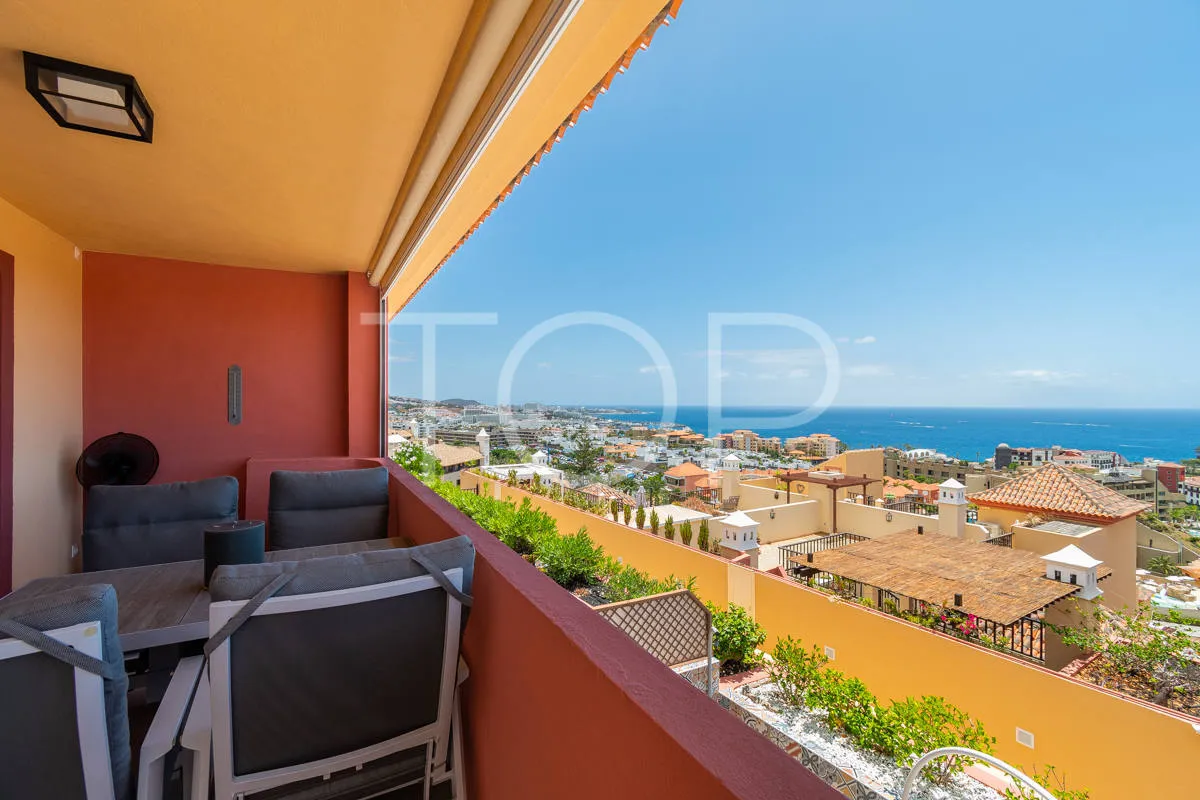Elegant renovated penthouse with sea views in the exclusive area of El Duque, Costa Adeje