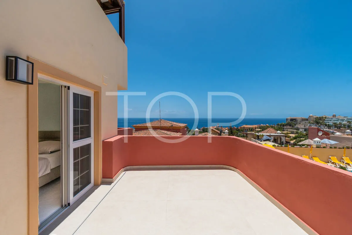 Elegant renovated penthouse with sea views in the exclusive area of El Duque, Costa Adeje