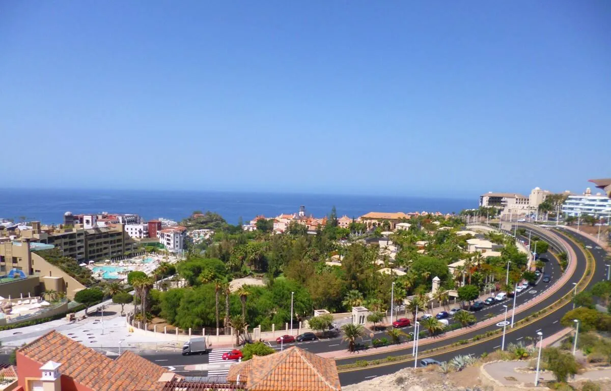 Elegant renovated penthouse with sea views in the exclusive area of El Duque, Costa Adeje