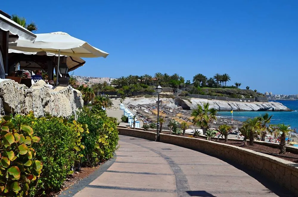 Elegant renovated penthouse with sea views in the exclusive area of El Duque, Costa Adeje