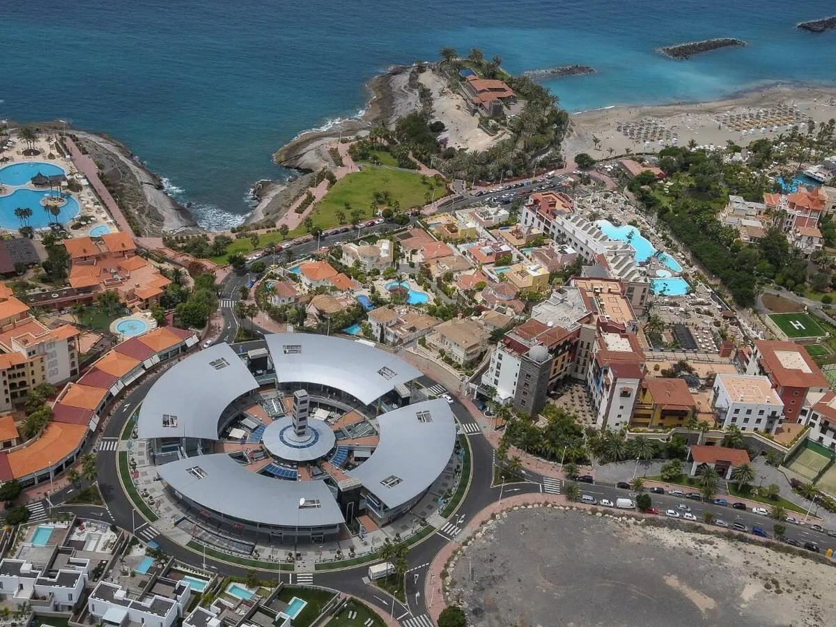 Elegant renovated penthouse with sea views in the exclusive area of El Duque, Costa Adeje