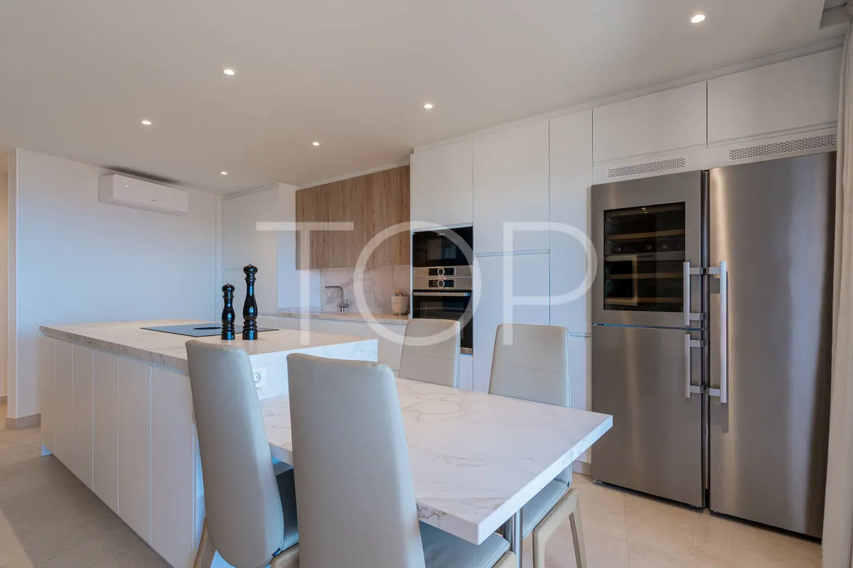 Elegant renovated penthouse with sea views in the exclusive area of El Duque, Costa Adeje