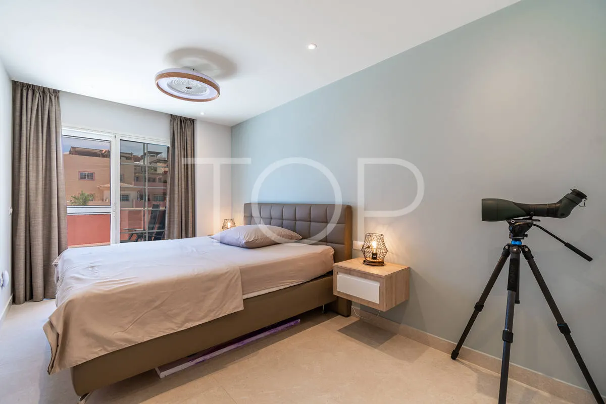 Elegant renovated penthouse with sea views in the exclusive area of El Duque, Costa Adeje