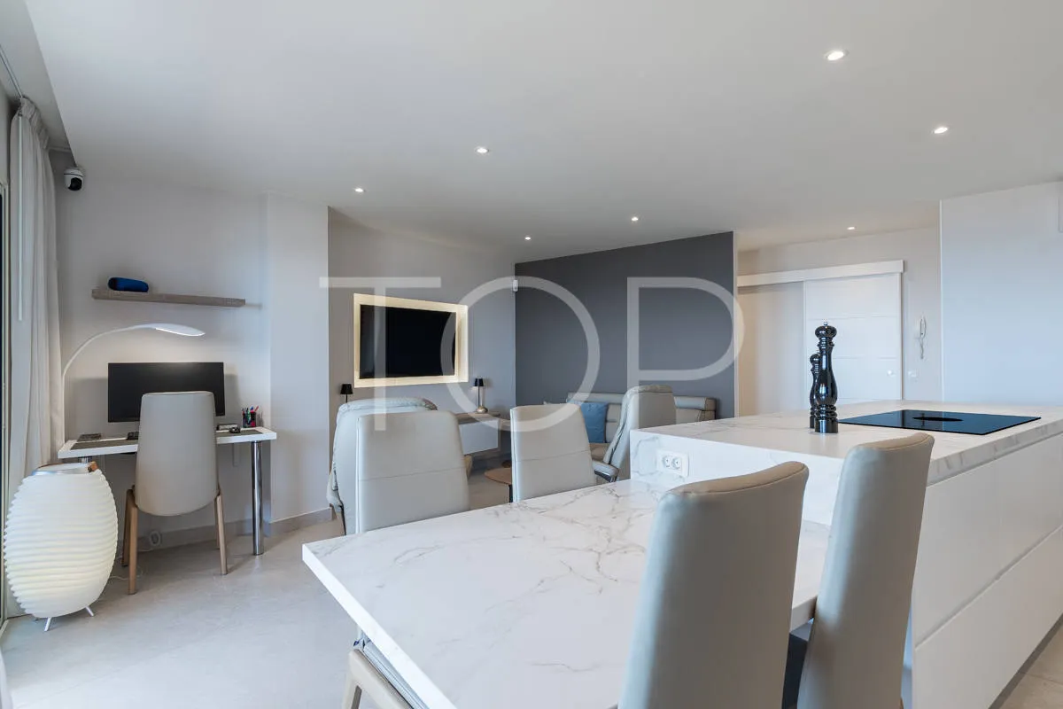 Elegant renovated penthouse with sea views in the exclusive area of El Duque, Costa Adeje
