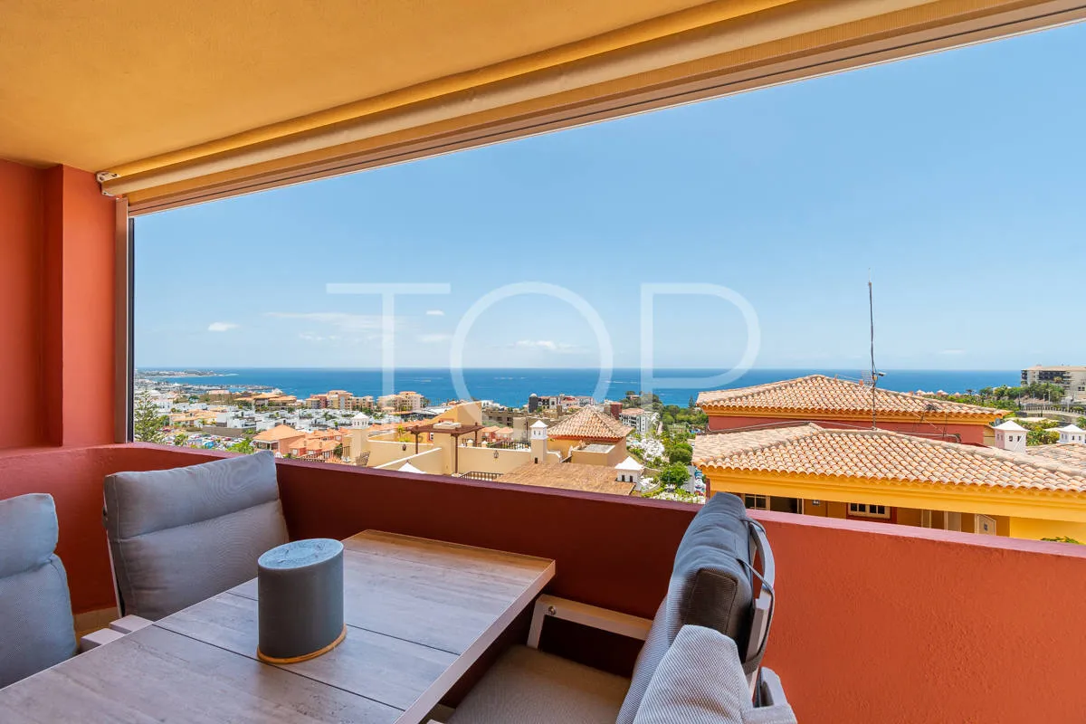 Elegant renovated penthouse with sea views in the exclusive area of El Duque, Costa Adeje
