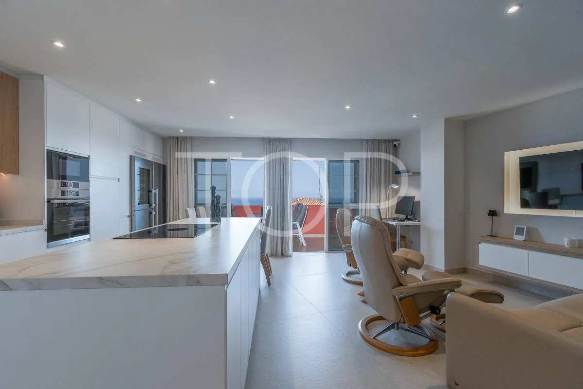 Elegant renovated penthouse with sea views in the exclusive area of El Duque, Costa Adeje