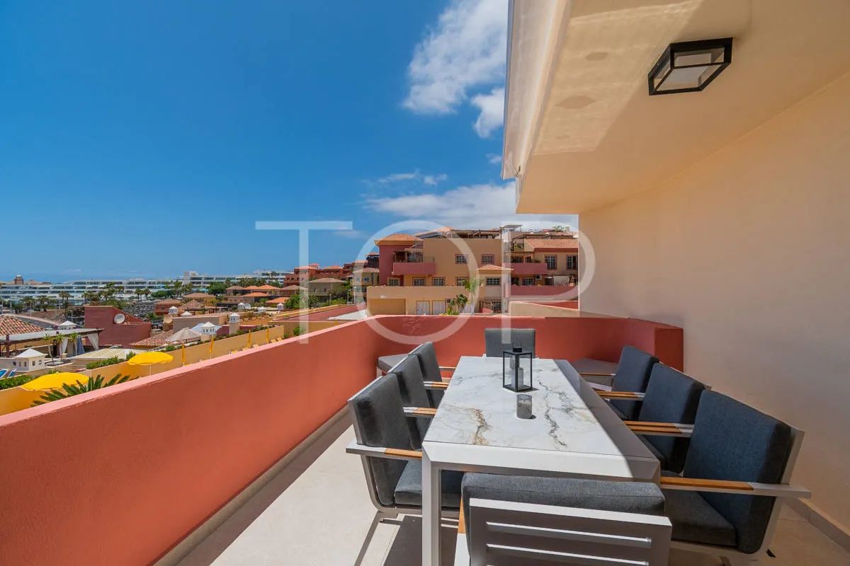 Elegant renovated penthouse with sea views in the exclusive area of El Duque, Costa Adeje