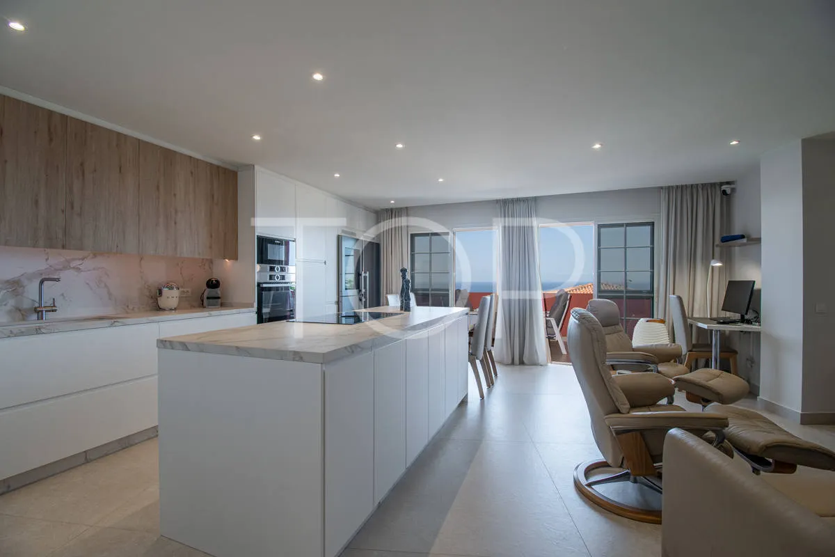 Elegant renovated penthouse with sea views in the exclusive area of El Duque, Costa Adeje