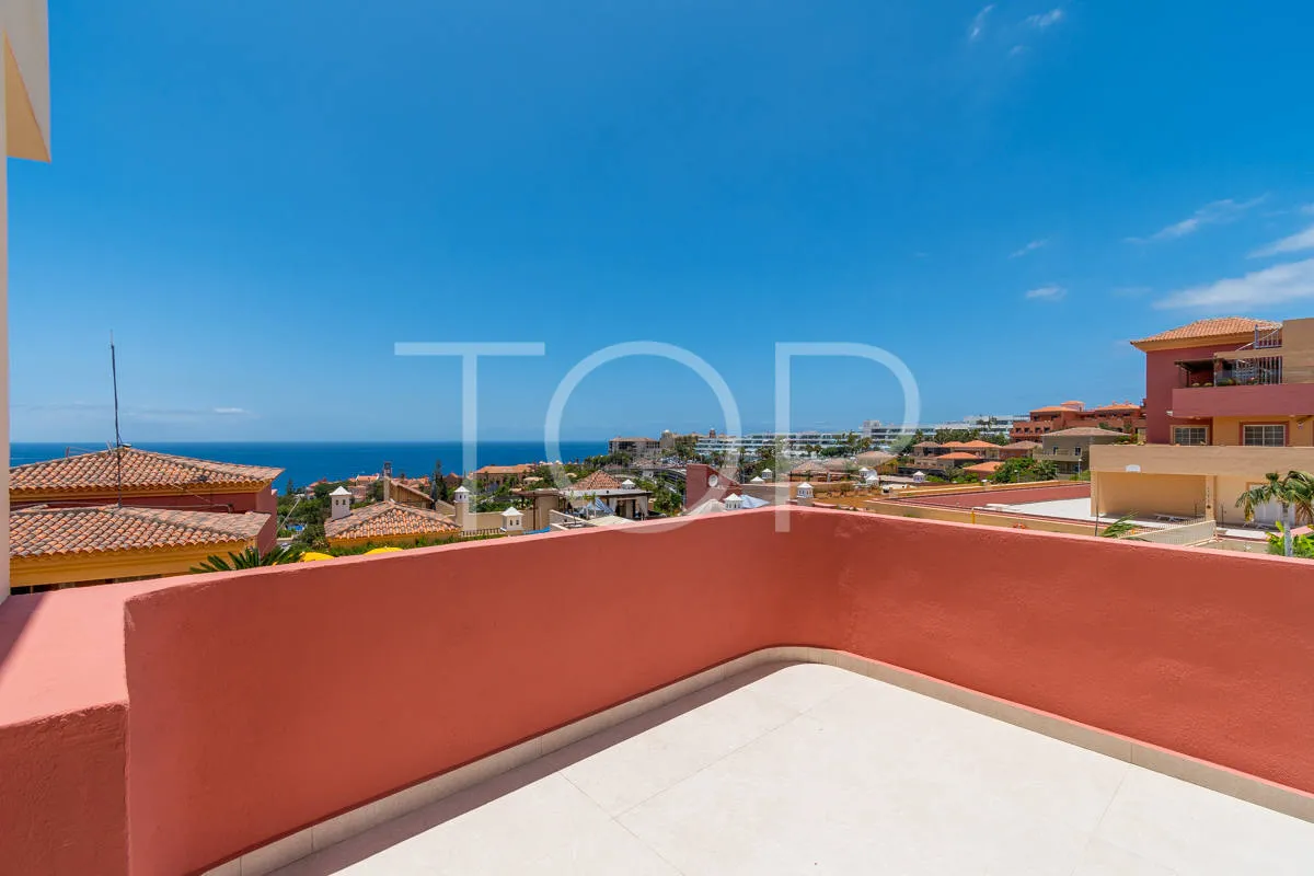 Elegant renovated penthouse with sea views in the exclusive area of El Duque, Costa Adeje