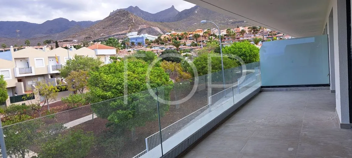 Ático de dos dormitorios con espectaculares vistas en El Madroñal, Costa Adeje