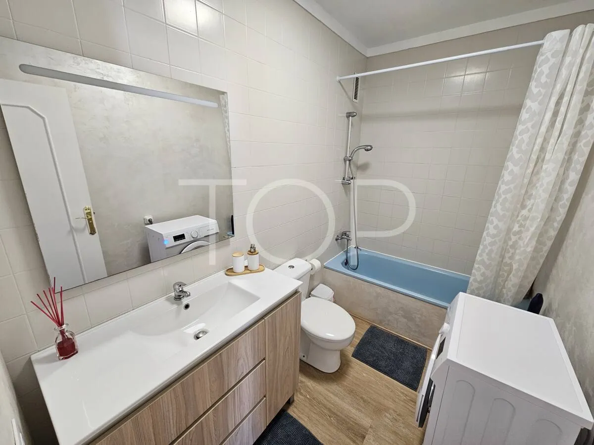 Apartamento con terraza y vistas al mar a poca distancia de la playa de Callao Salvaje
