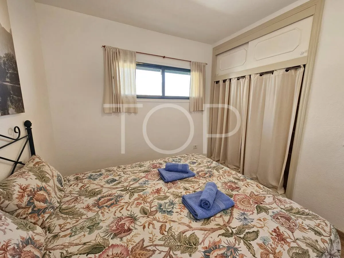 Apartamento con terraza y vistas al mar a poca distancia de la playa de Callao Salvaje