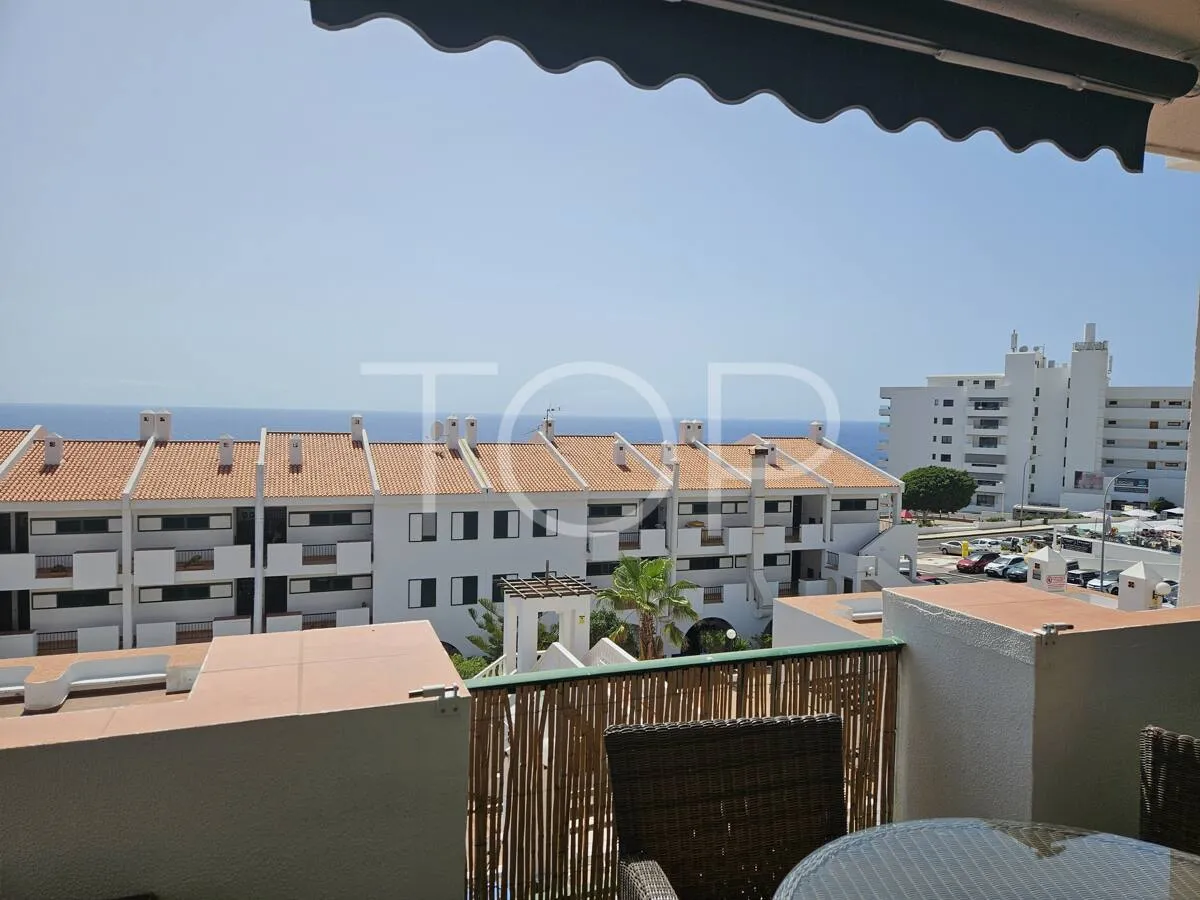 Apartamento con terraza y vistas al mar a poca distancia de la playa de Callao Salvaje