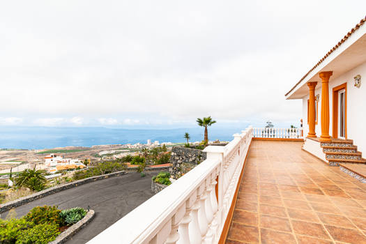 Finca with panoramic views at "Las Moraditas".