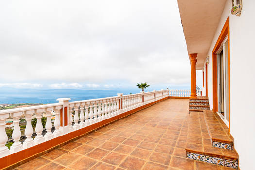 Finca with panoramic views at "Las Moraditas".