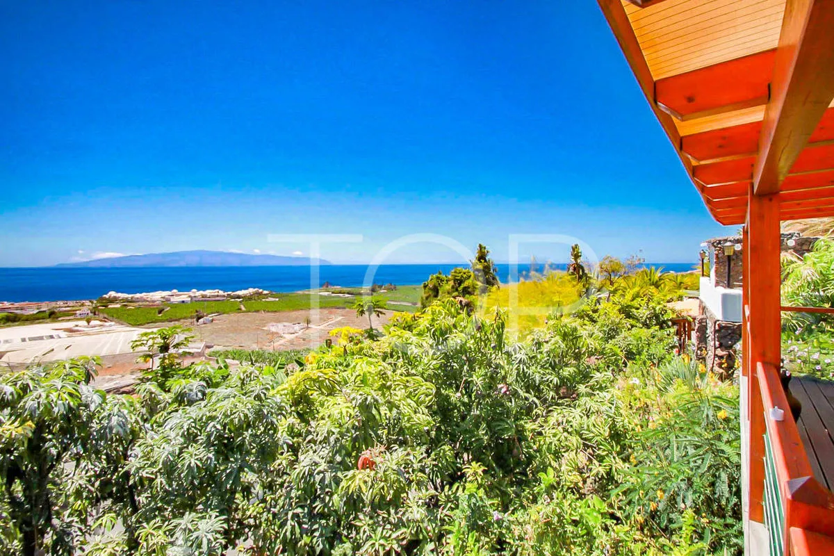 Finca mit Meerblick und 6 Wohnungen in Alcalá – Verkauf