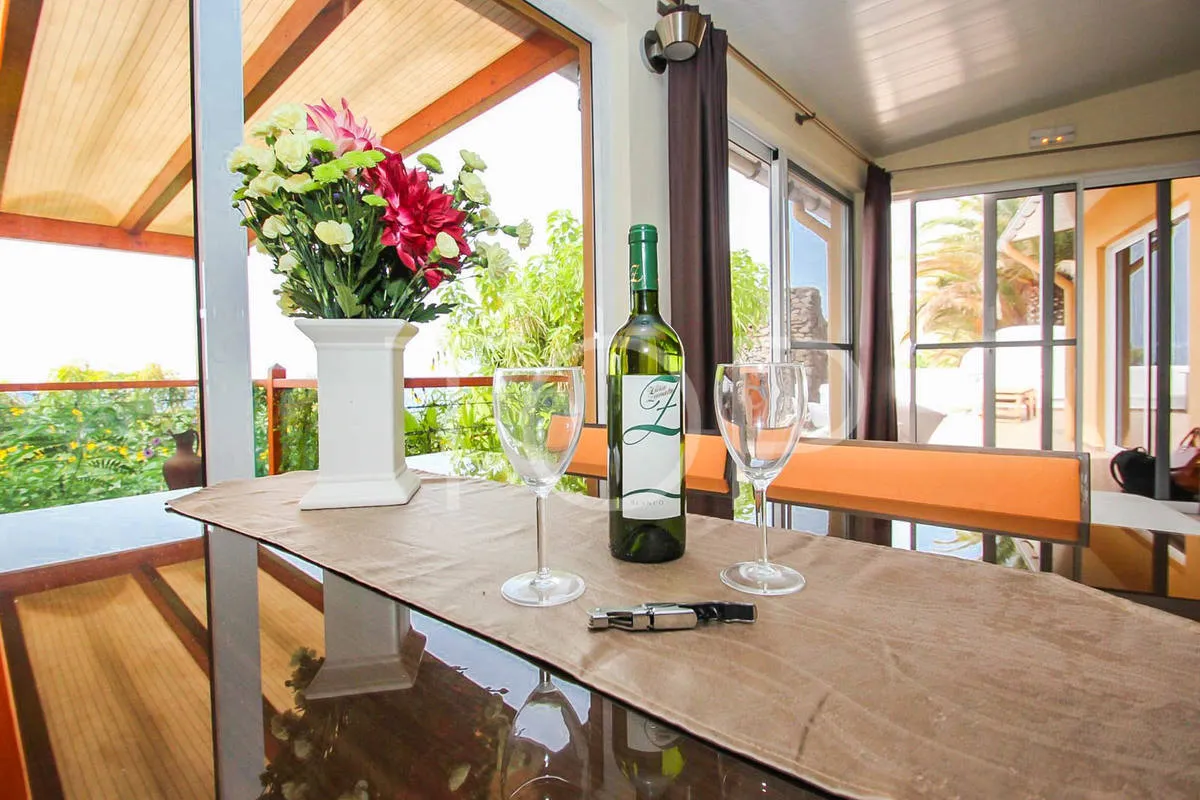 Finca mit Meerblick und 6 Wohnungen in Alcalá – Verkauf