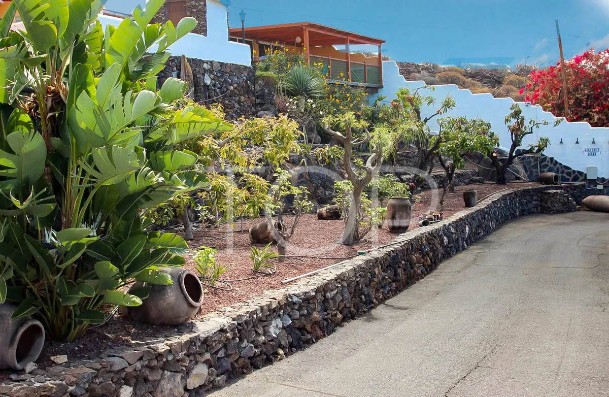 Finca mit Meerblick und 6 Wohnungen in Alcalá – Verkauf