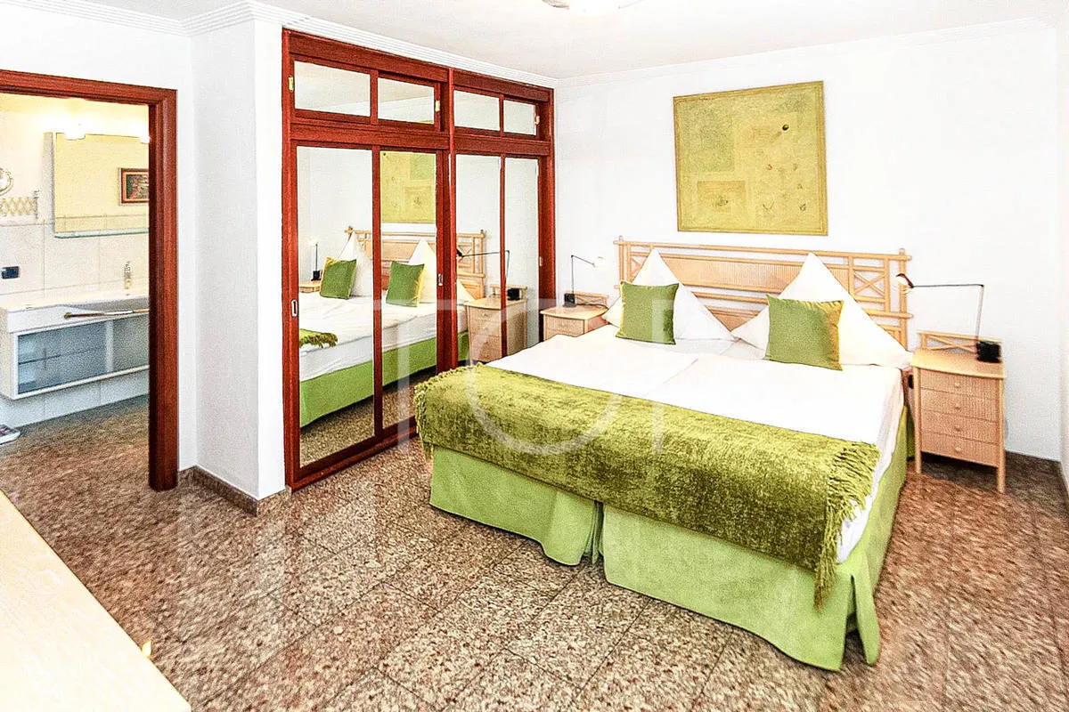 Finca mit Meerblick und 6 Wohnungen in Alcalá – Verkauf